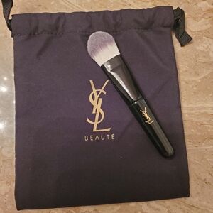 ⚜️YSL MINI FOUNDATION BRUSH & YSL DRAWSTRING POUCH  BRAND NEW